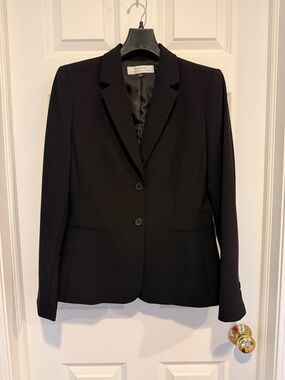 Tahari Black Tailored Women's Blazer and Skirt Suit size 6